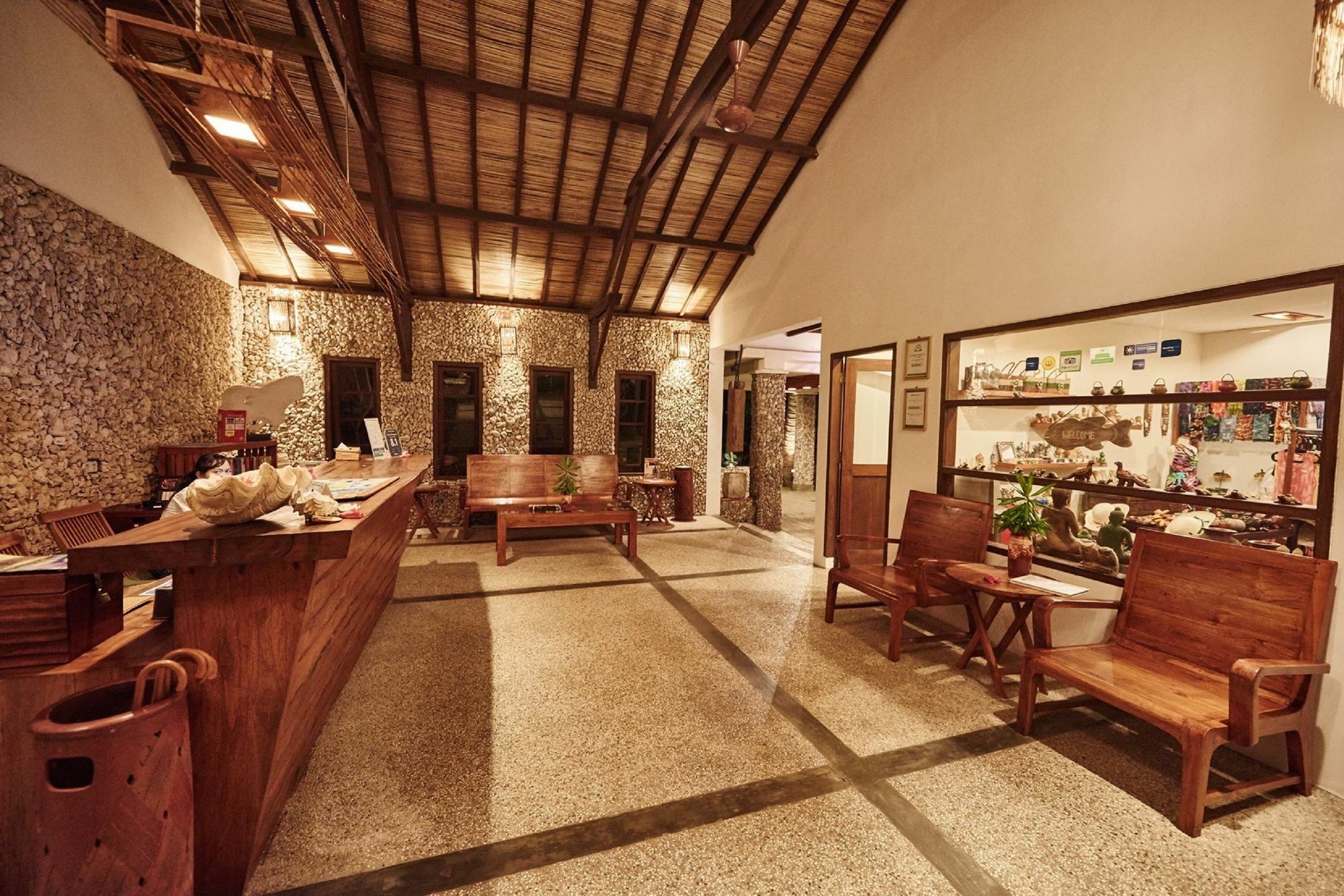 Cocotinos Sekotong Lombok Resort 4*